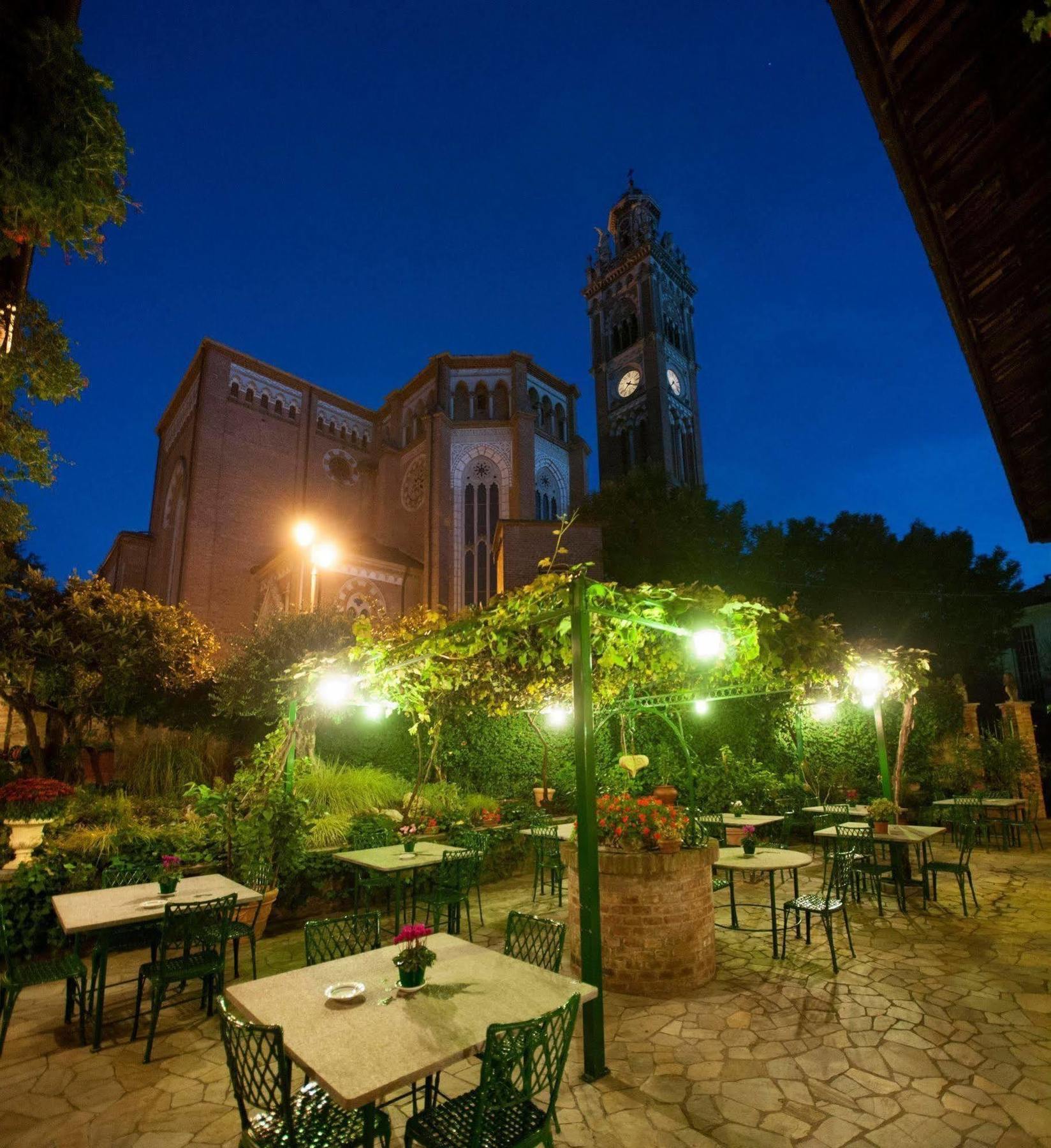 Felicin - Ristorante Albergo "Dimora Storica" Monforte dʼAlba Εξωτερικό φωτογραφία